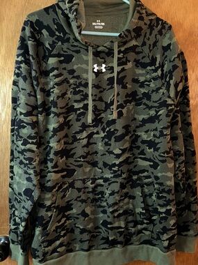Under Armour Camo Hoodie XXL 🔥
